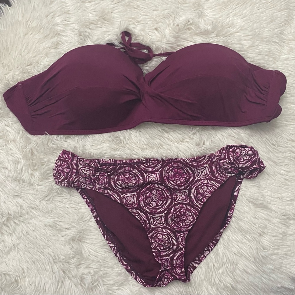 STYLUS Burgandy Bikini Set with Chic Bandeau and Floral Design